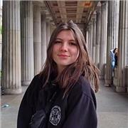 Étudiante de licence en langue, littérature et civilisation italienne - études européennes, je vous partage mes méthodes et mes compétences en langues, français, histoire-géo, et sciences économiques et sociales !